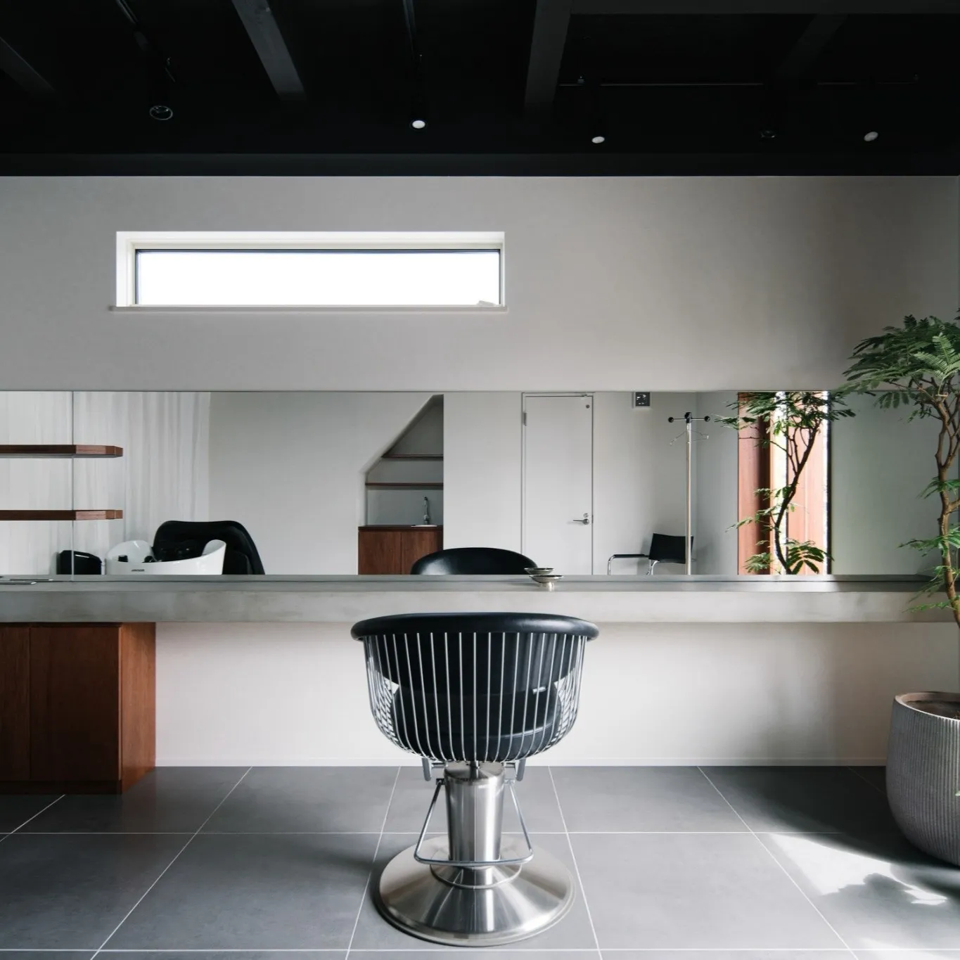 seolはプライベートサロンになっており、モノトーンのスタイ...